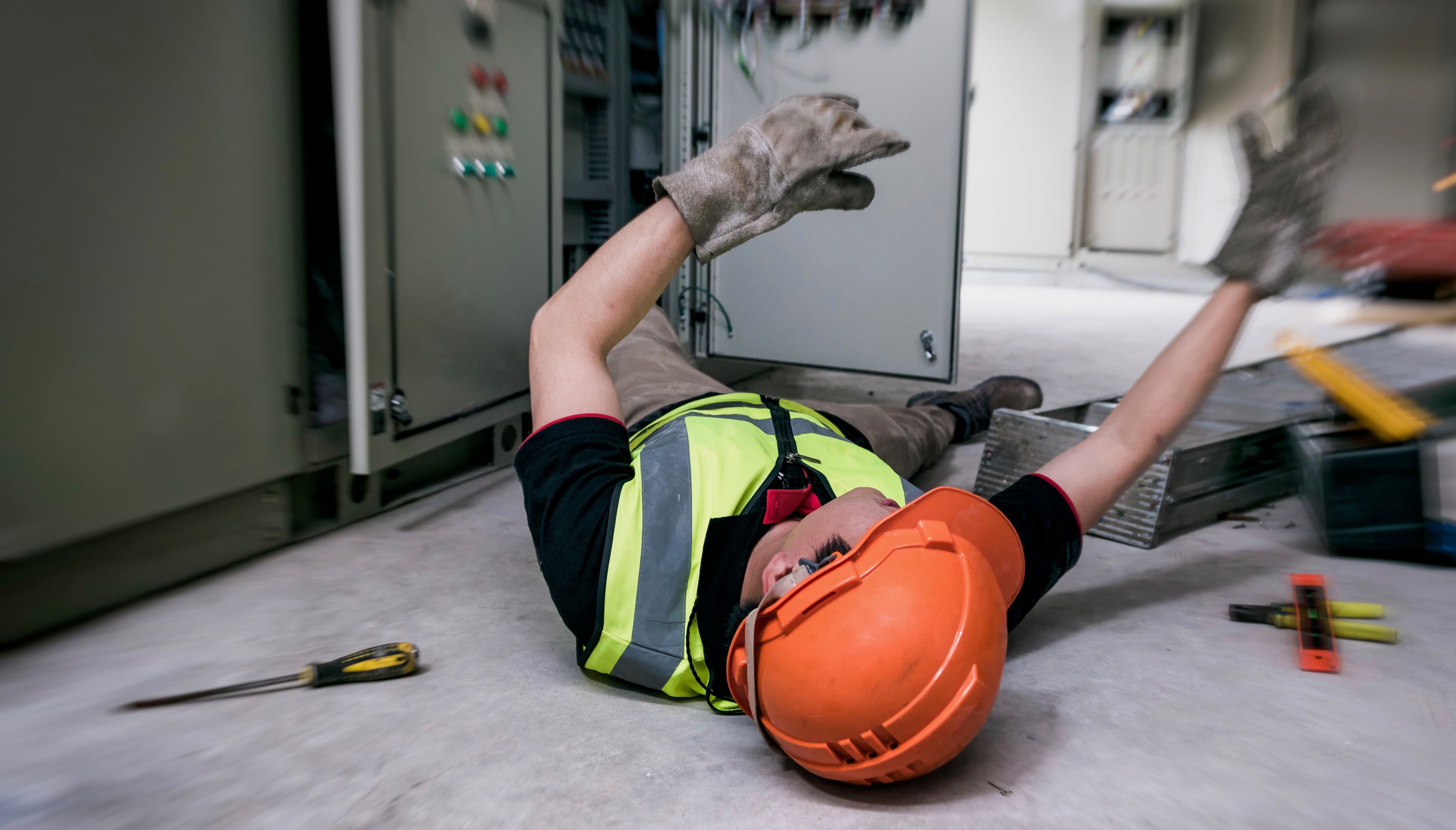 poor-workplace-safety-worker